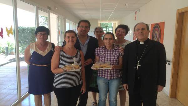 Fundación Cajasol y el Arzobispado visitan el centro de sordociegos de Salteras Fundación Cajasol y el Arzobispado visitan el centro de sordociegos de Salteras