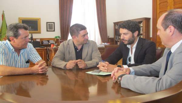 Reunión de Francisco Reyes con el Linares Deportivo Reunión de Francisco Reyes con el Linares Deportivo