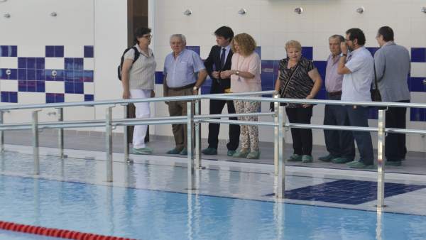 Imagen de la reapertur de la piscina de Alcosa Imagen de la reapertur de la piscina de Alcosa