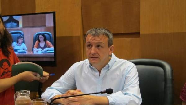 Fernando Rivarés en el pleno del Ayuntamiento. Fernando Rivarés en el pleno del Ayuntamiento.