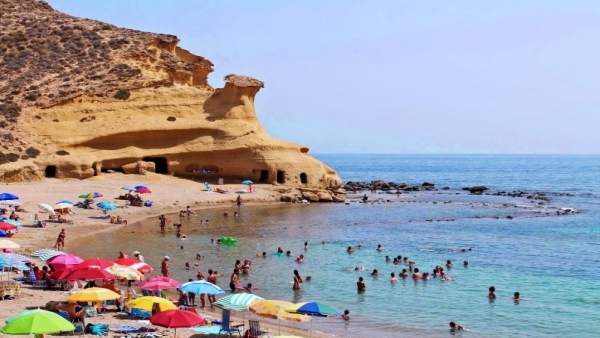 La costa almeriense tiene rincones destacados como la Playa de Los Cocedores. La costa almeriense tiene rincones destacados como la Playa de Los Cocedores.