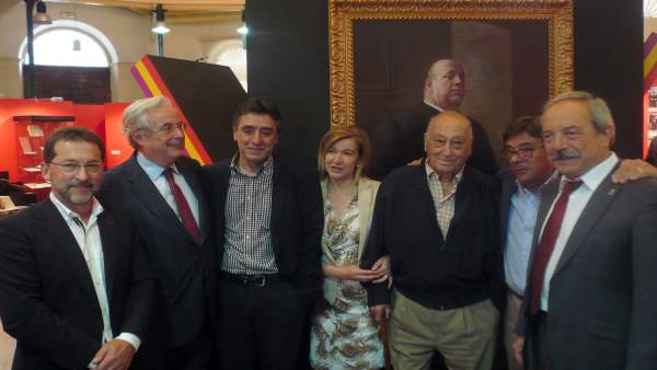 Alonso (izquierda) durante la inauguración de la muestra. Alonso (izquierda) durante la inauguración de la muestra.