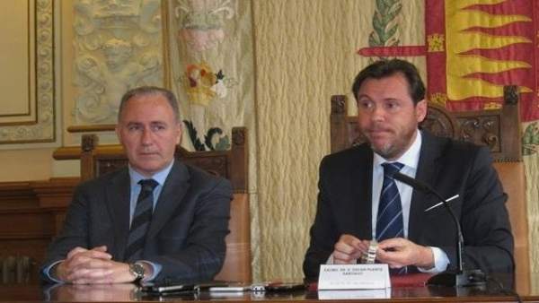 El concejal Antonio Gato, junto al alcalde de Valladolid, Óscar Puente El concejal Antonio Gato, junto al alcalde de Valladolid, Óscar Puente
