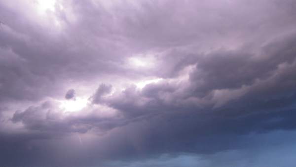 Tormenta, lluvia, cielo nuboso, rayos, tempestad, chubascos Tormenta, lluvia, cielo nuboso, rayos, tempestad, chubascos