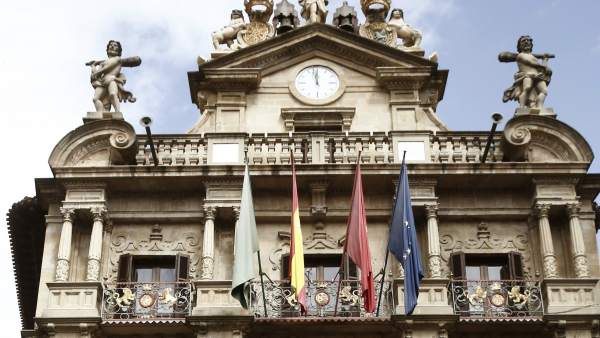 Balcón del Ayuntamiento de Pamplona Balcón del Ayuntamiento de Pamplona