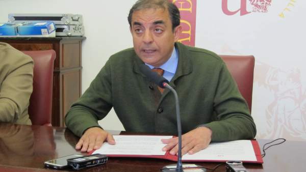 El rector de la US, Miguel Ángel Castro El rector de la US, Miguel Ángel Castro