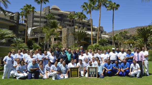 Trabajadores de Anfi recogen el premio 'Gold Crown Resort' Trabajadores de Anfi recogen el premio 'Gold Crown Resort'