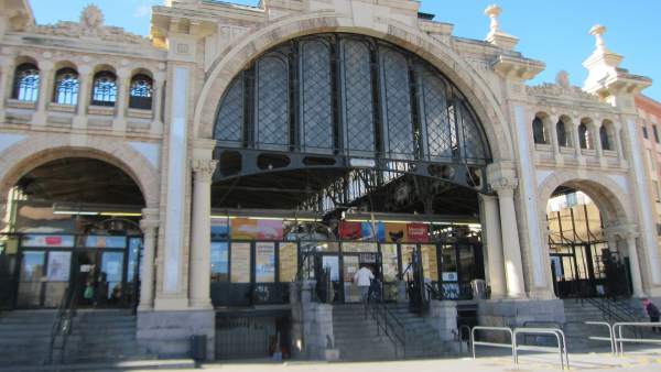 Mercado Central frontal, fachada, entrada principal Mercado Central frontal, fachada, entrada principal