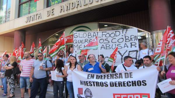 Protesta de los trabajadores de la residencia de tiempo libre de Siles Protesta de los trabajadores de la residencia de tiempo libre de Siles