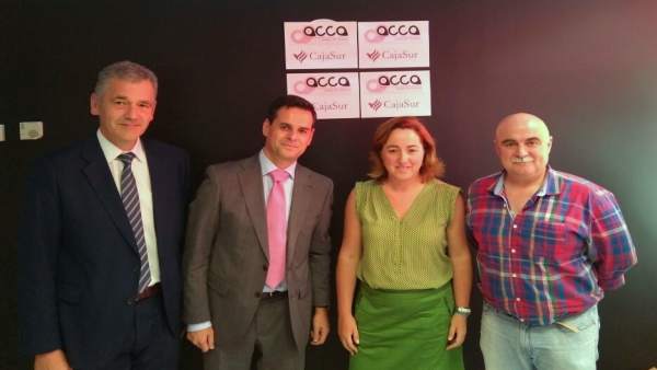 Firmantes del convenio entre CajaSur y ACCA Firmantes del convenio entre CajaSur y ACCA