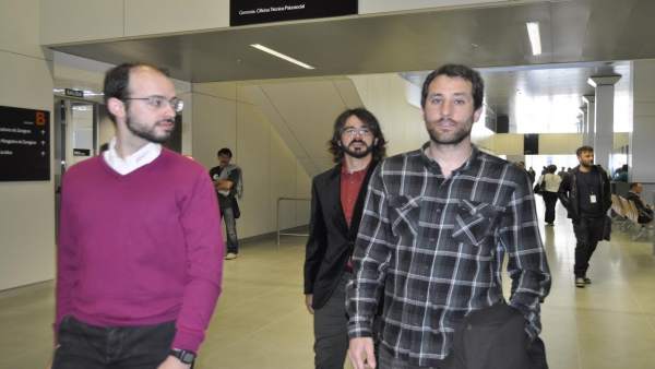 A la derecha, Chema Royo, y a su izquierda Jorge Luis Bail, dos de los 8 de Yesa A la derecha, Chema Royo, y a su izquierda Jorge Luis Bail, dos de los 8 de Yesa