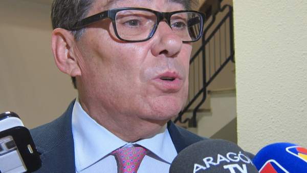 El presidente del PAR, Arturo Aliaga, atendiendo a los medios este martes El presidente del PAR, Arturo Aliaga, atendiendo a los medios este martes