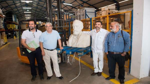 El alcalde de Cartagena con los artífices de la investigación El alcalde de Cartagena con los artífices de la investigación