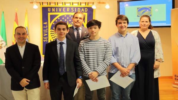 Finalista en la olimpiada Nacional de Economía Finalista en la olimpiada Nacional de Economía