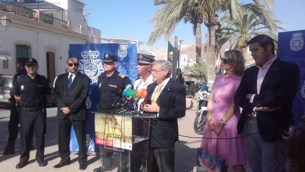 García Lorca presenta el operativo del Plan Turismo Seguro García Lorca presenta el operativo del Plan Turismo Seguro