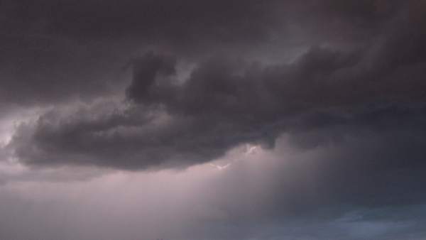 Tormenta, lluvia, cielo nuboso, rayos, tempestad, chubascos Tormenta, lluvia, cielo nuboso, rayos, tempestad, chubascos