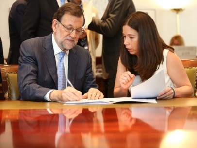 Mariano Rajoy acreditándose como diputado
