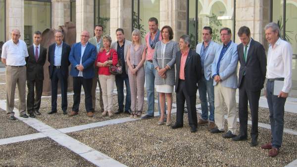 Integrantes de la Mesa de la Gastronomía de CyL con García Cirac Integrantes de la Mesa de la Gastronomía de CyL con García Cirac