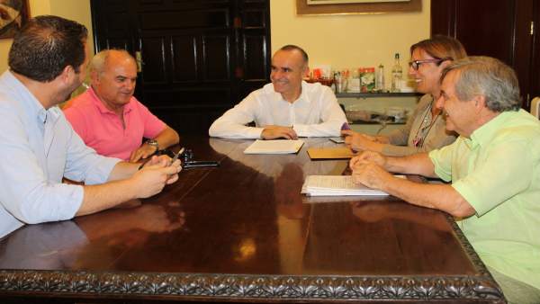 Reunión del PSOE con vecinos de Triana Norte Reunión del PSOE con vecinos de Triana Norte