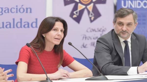 Dolores Martínez ha destacado el servicio de atención a mujeres maltratadas. Dolores Martínez ha destacado el servicio de atención a mujeres maltratadas.
