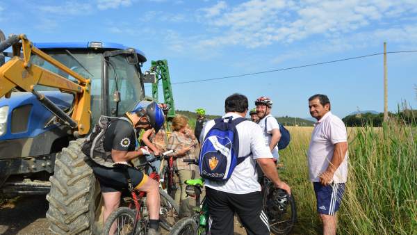 Soro recorre un tramo del Camino de Santiago en bicicleta. Soro recorre un tramo del Camino de Santiago en bicicleta.