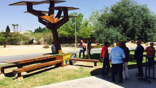 El árbol fotovoltáico de la UMH El árbol fotovoltáico de la UMH