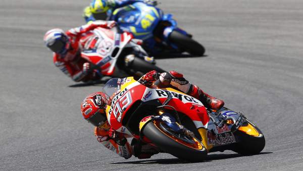 Marc Márquez seguido de Dovicioso y Aleix Espargaro en el GGPP de Italia 2016 Marc Márquez seguido de Dovicioso y Aleix Espargaro en el GGPP de Italia 2016