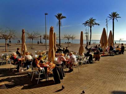 Una terraza del paseo Joan de Borbó.