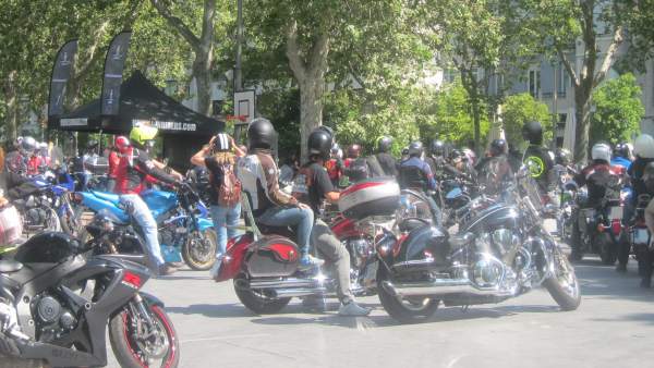Cientos de motoristas se dan cita en Valladolid dentro de la gira 'Sin Riders' Cientos de motoristas se dan cita en Valladolid dentro de la gira 'Sin Riders'