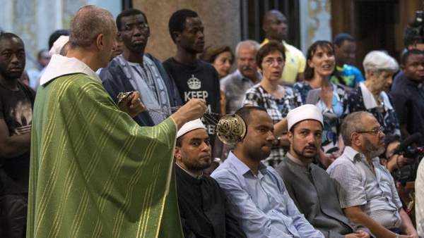 Musulmanes y católicos, juntos Musulmanes y católicos, juntos