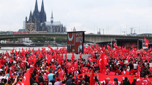 Manifestación en Colonia en apoyo a Erdogan Manifestación en Colonia en apoyo a Erdogan
