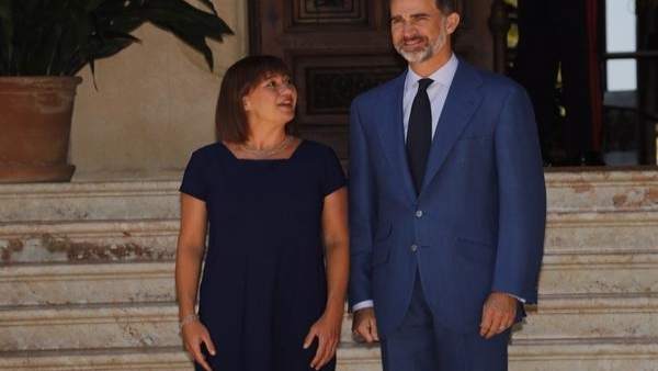 El Rey, con la presidenta de Baleares, Francina Armengol El Rey, con la presidenta de Baleares, Francina Armengol
