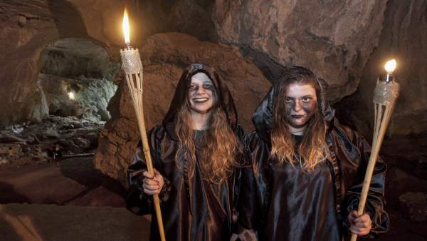 Participantes en el rodaje de las cuevas de Zugarramurdi Participantes en el rodaje de las cuevas de Zugarramurdi