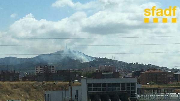 Incendio forestal en Esplugues de Llobregat Incendio forestal en Esplugues de Llobregat