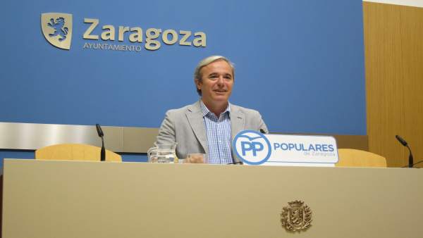 El portavoz del PP, Jorge Azcón, en rueda de prensa en el Ayuntamiento El portavoz del PP, Jorge Azcón, en rueda de prensa en el Ayuntamiento