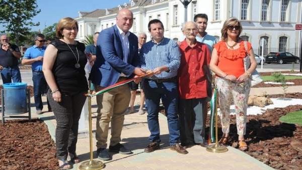 Ruiz (izda.) y Expósito (centro) durante la inauguración de la plaza Ruiz (izda.) y Expósito (centro) durante la inauguración de la plaza