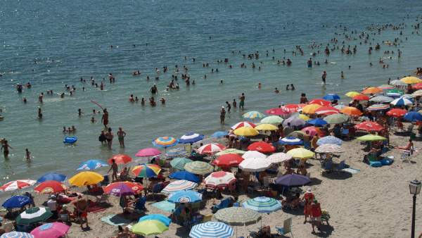 Turistas en las playas de Los Alcázares Turistas en las playas de Los Alcázares