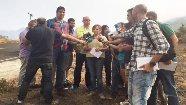 Nieves Lady Barreto hace declaraciones a los medios sobre el incendio Nieves Lady Barreto hace declaraciones a los medios sobre el incendio