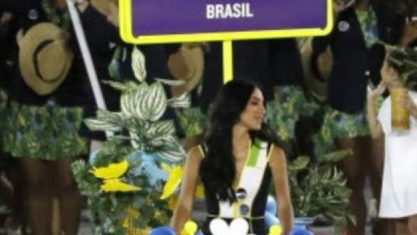 Lea T, la modelo transexual musa de la firma francesa Givenchy que ha participado en la ceremonia de inauguración de Río 2016 como abanderada de Brasil Lea T, la modelo transexual musa de la firma francesa Givenchy que ha participado en la ceremonia de inauguración de Río 2016 como abanderada de Brasil