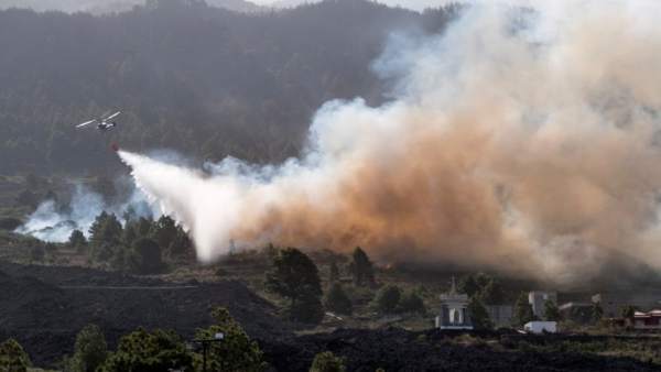 Intervención de medios aéreos en el incendio de La Palma Intervención de medios aéreos en el incendio de La Palma