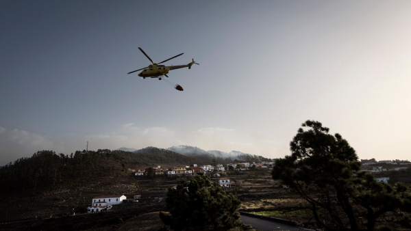Labores de extinción en el incendio de La Palma Labores de extinción en el incendio de La Palma