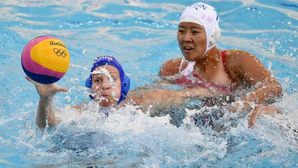 Las chicas de waterpolo debutan con derrota 4-11 ante EE UU Las chicas de waterpolo debutan con derrota 4-11 ante EE UU
