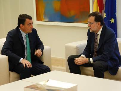 Aitor Esteban, del PNV, con el presidente Mariano Rajoy