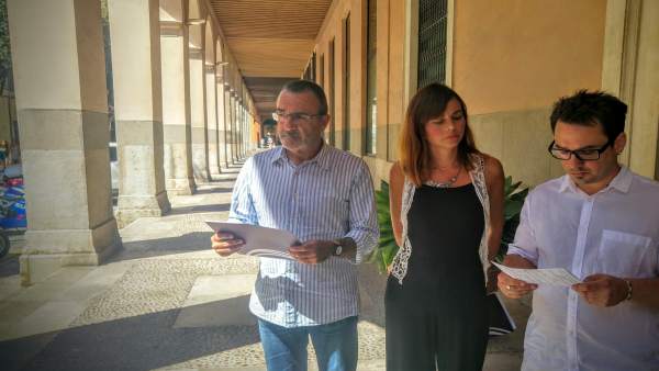 Juan Pedro Yllanes junto a compañeros de Podemos Juan Pedro Yllanes junto a compañeros de Podemos