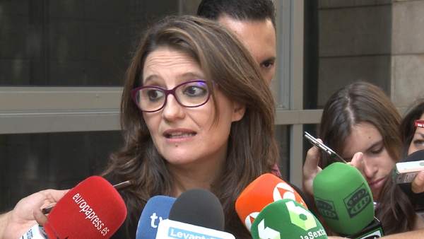 Mónica Oltra atendiendo a los medios de comunicación Mónica Oltra atendiendo a los medios de comunicación