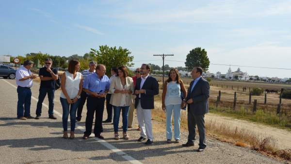 Consejero de Fomento en la carretera de El Rocío Consejero de Fomento en la carretera de El Rocío