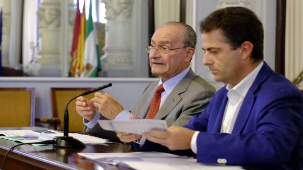 Francisco de la Torre y Carlos Conde en rueda de prensa Francisco de la Torre y Carlos Conde en rueda de prensa