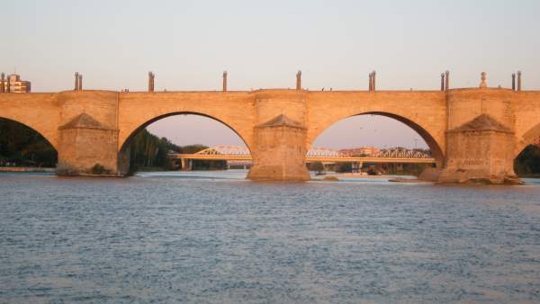 Puente de Piedra sobre el Ebro Puente de Piedra sobre el Ebro