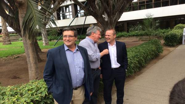 Javier Doreste en primer término, con sus socios Pedro Quevedo y Augusto Hidalgo Javier Doreste en primer término, con sus socios Pedro Quevedo y Augusto Hidalgo
