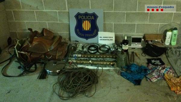 Objetos decomisados por los Mossos d'Esquadra de dos robos en Tarragona Objetos decomisados por los Mossos d'Esquadra de dos robos en Tarragona